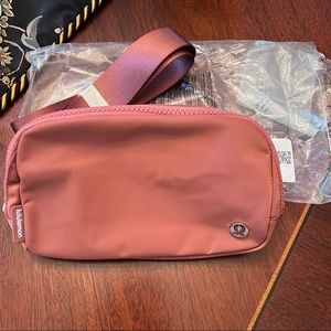 Lululemon everywhere belt bag in brier rose pink